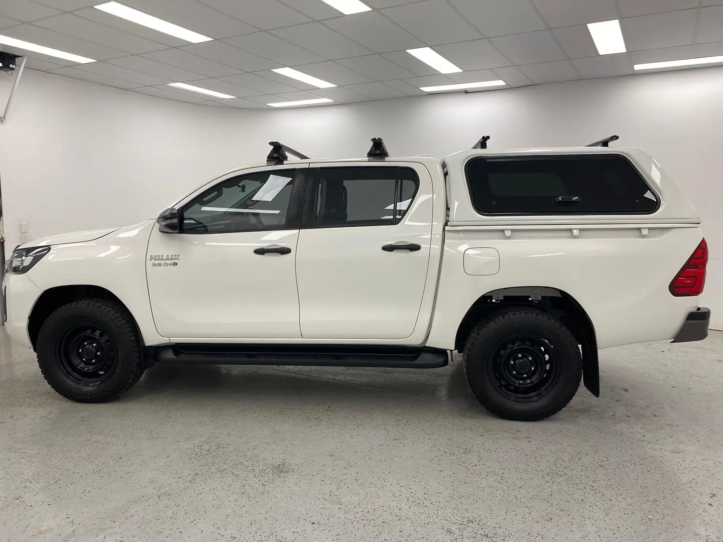 2021 Toyota Hilux Gallery Image 6