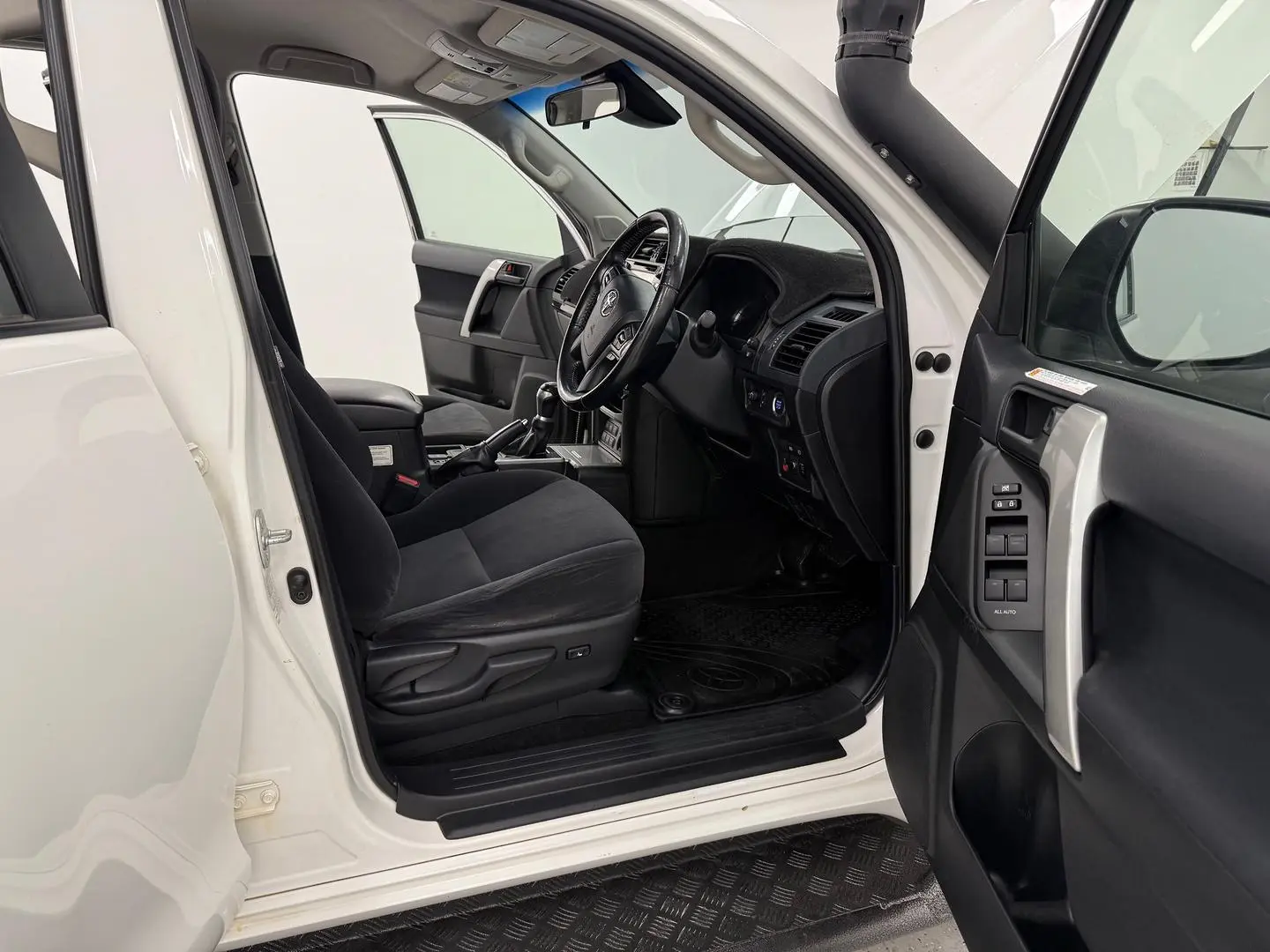 2020 Toyota Landcruiser Prado Gallery Image 19