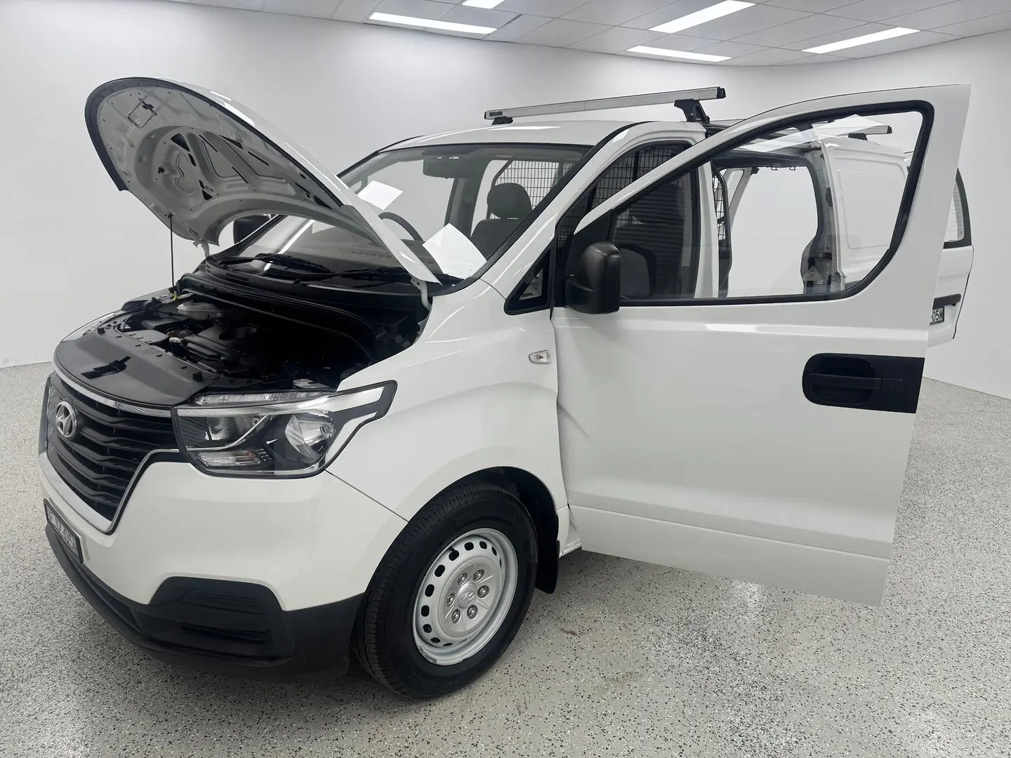 2020 Hyundai iLoad Gallery Image 13