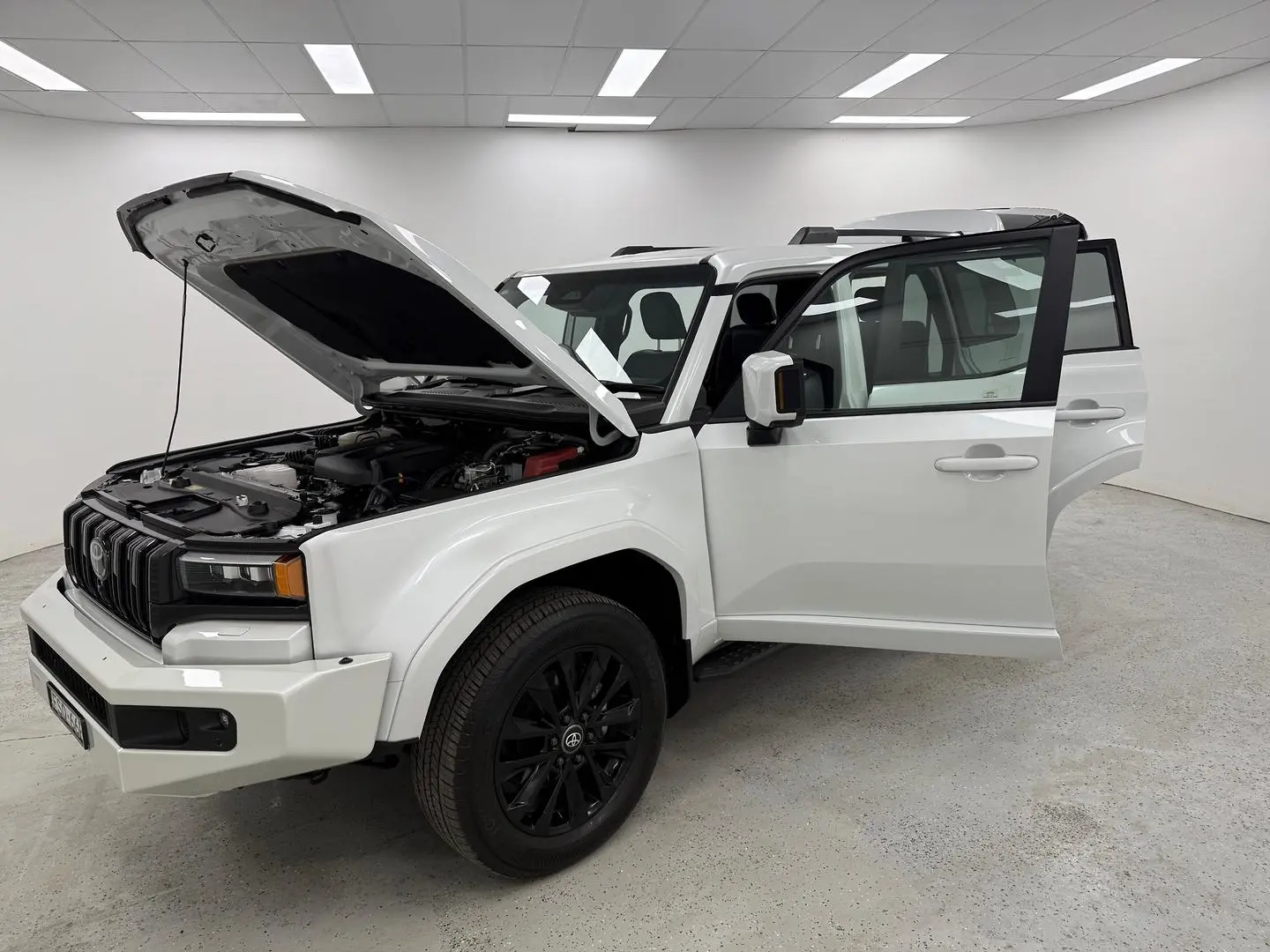2024 Toyota Landcruiser Prado Gallery Image 15
