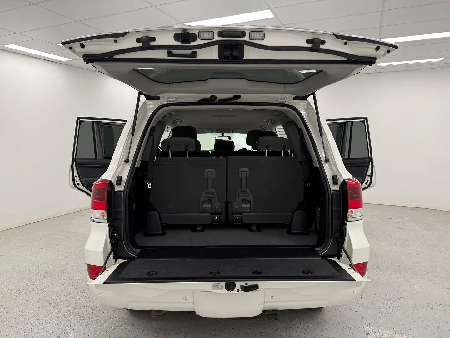 2021 Toyota Landcruiser Gallery Image 13