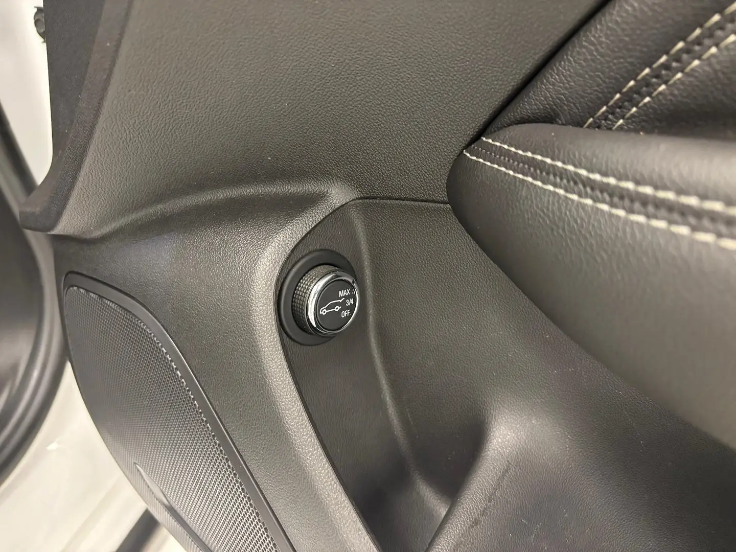 2018 Holden Commodore Gallery Image 25