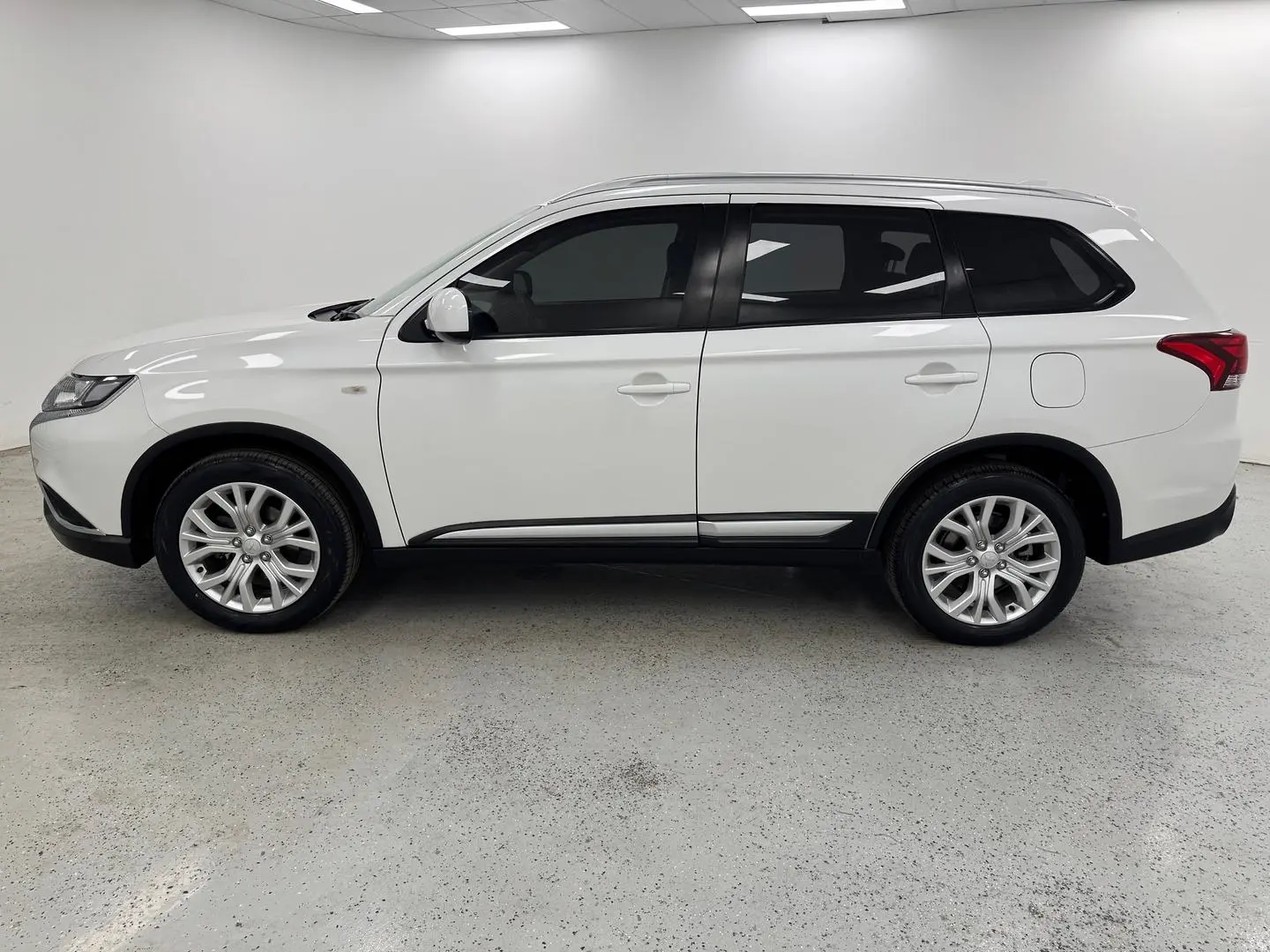 2020 Mitsubishi Outlander Gallery Image 5