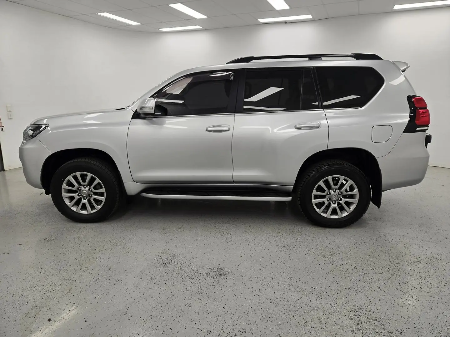 2018 Toyota Landcruiser Prado Image 6