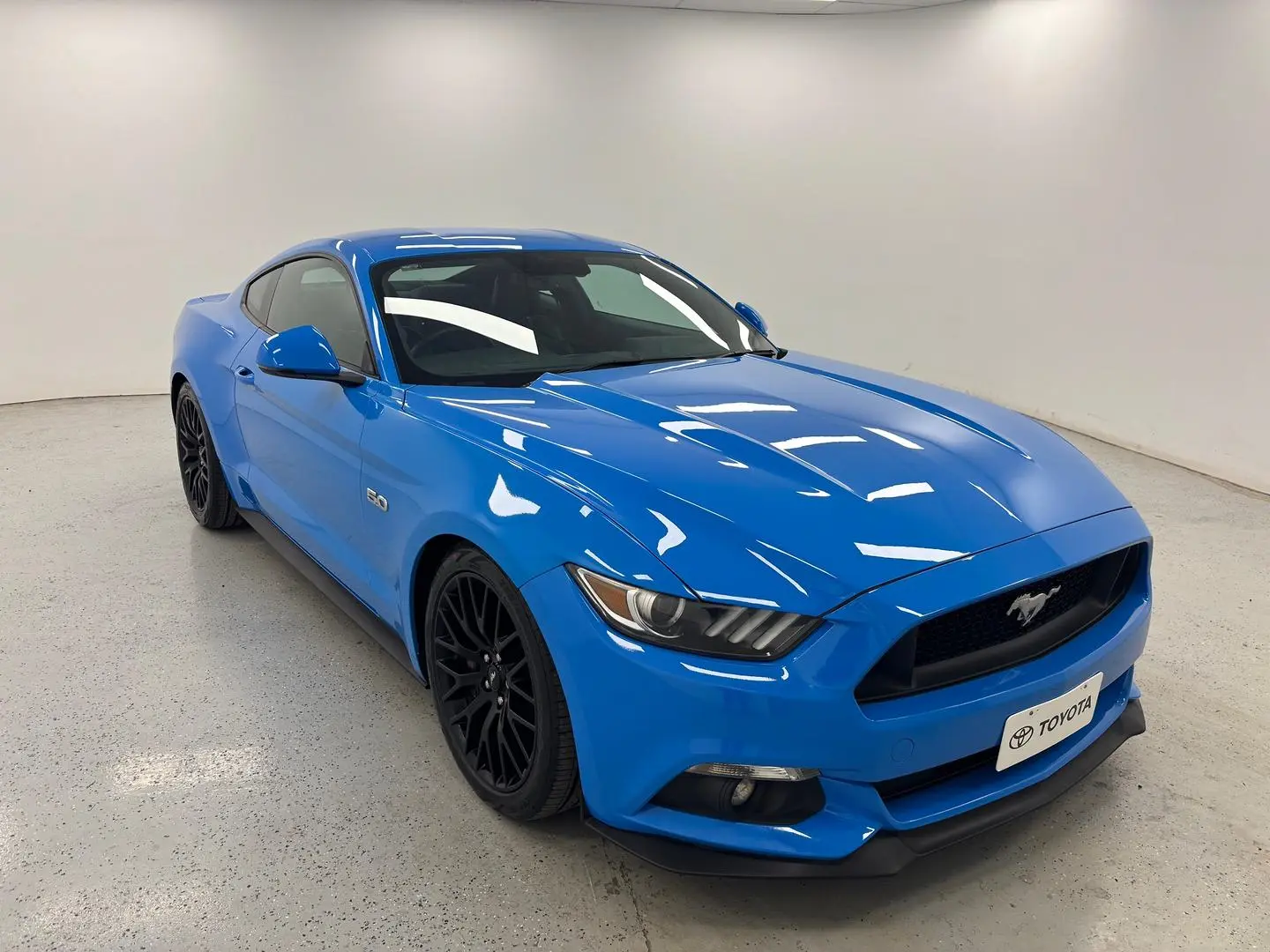 2017 Ford Mustang Gallery Image 1