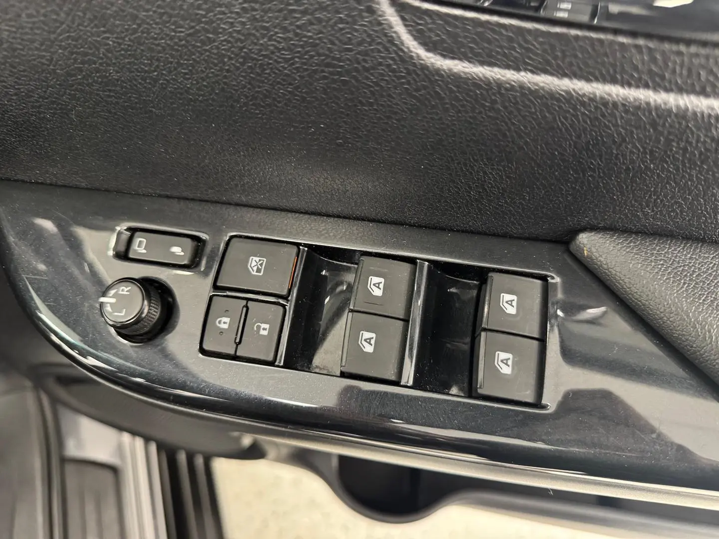 2023 Toyota Hilux Gallery Image 18