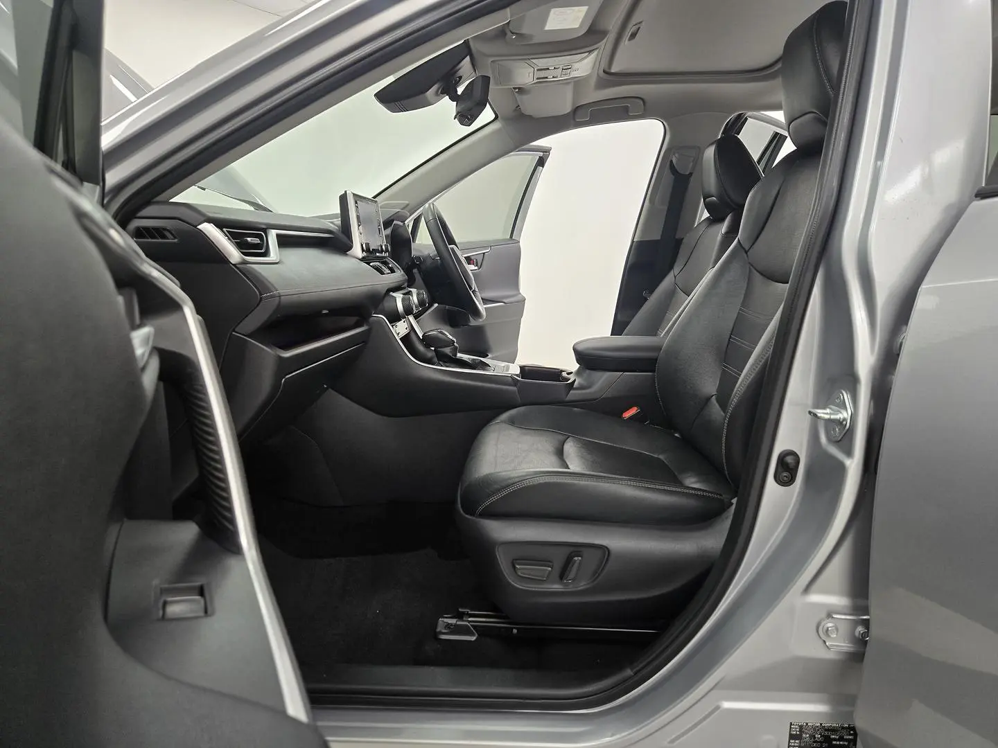2022 Toyota RAV4 Gallery Image 18