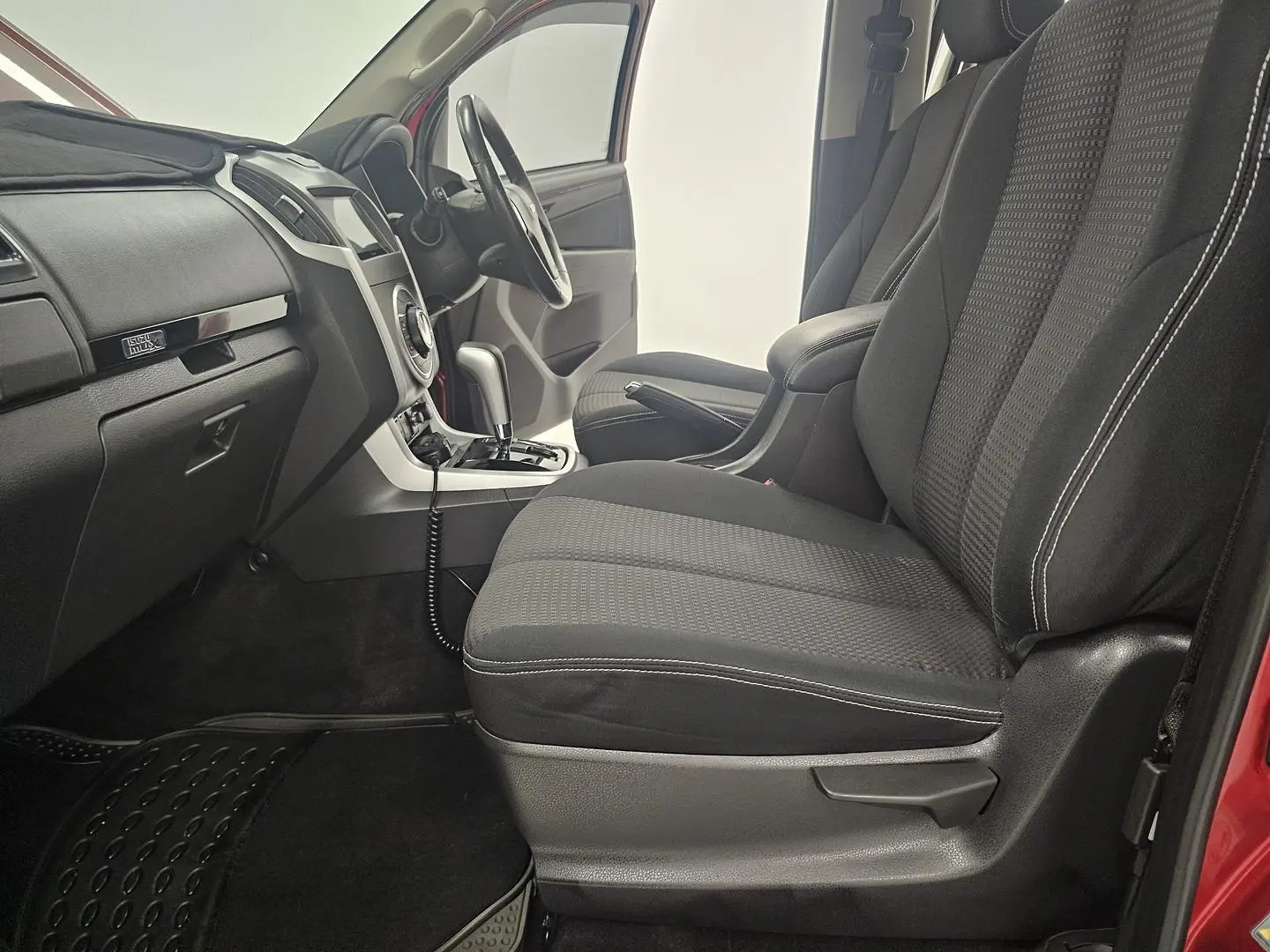 2020 Isuzu MU-X Gallery Image 12