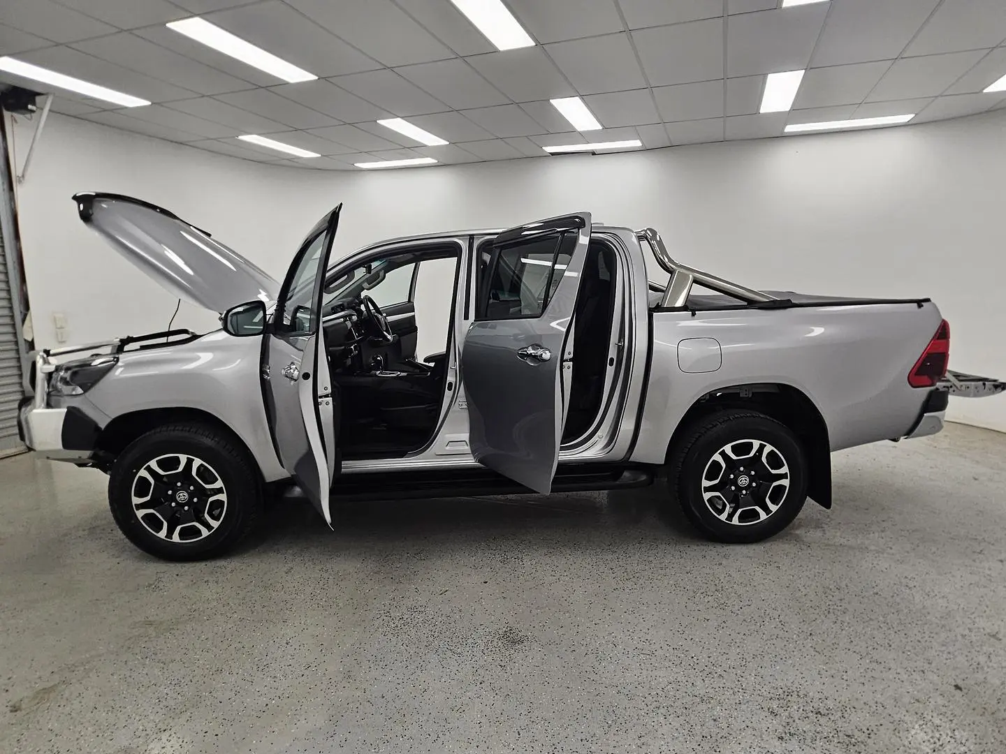 2023 Toyota Hilux Gallery Image 10