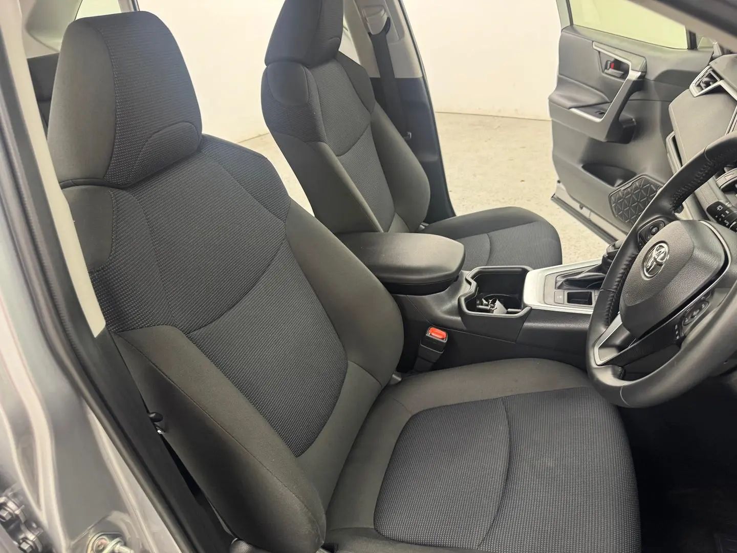 2024 Toyota RAV4 Gallery Image 27