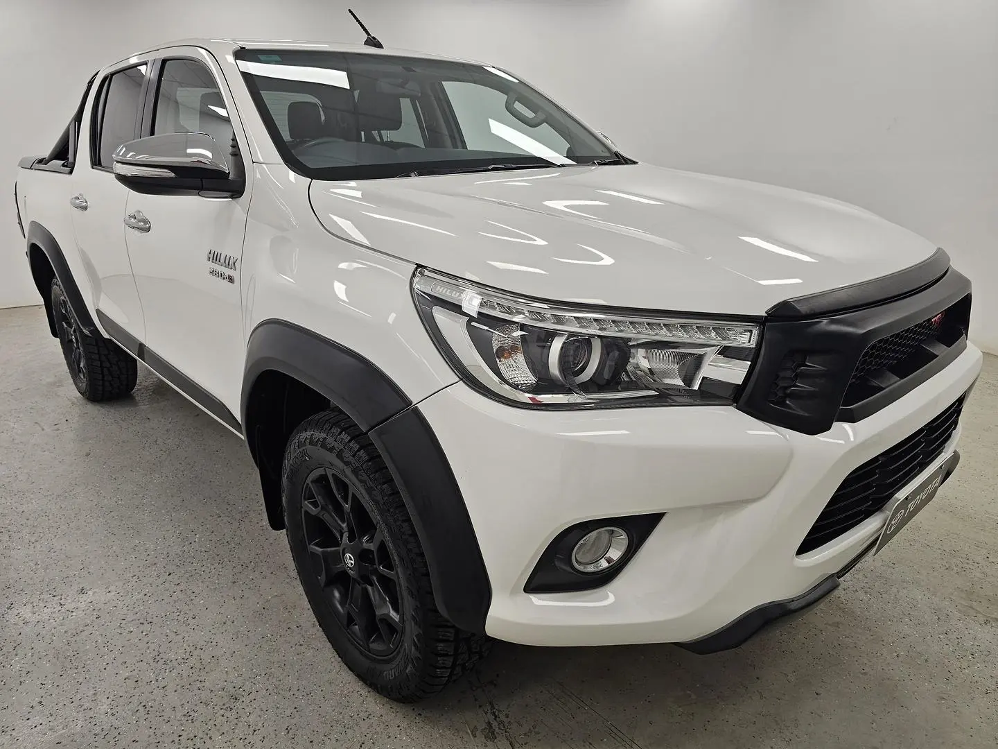 2017 Toyota Hilux Gallery Image 1