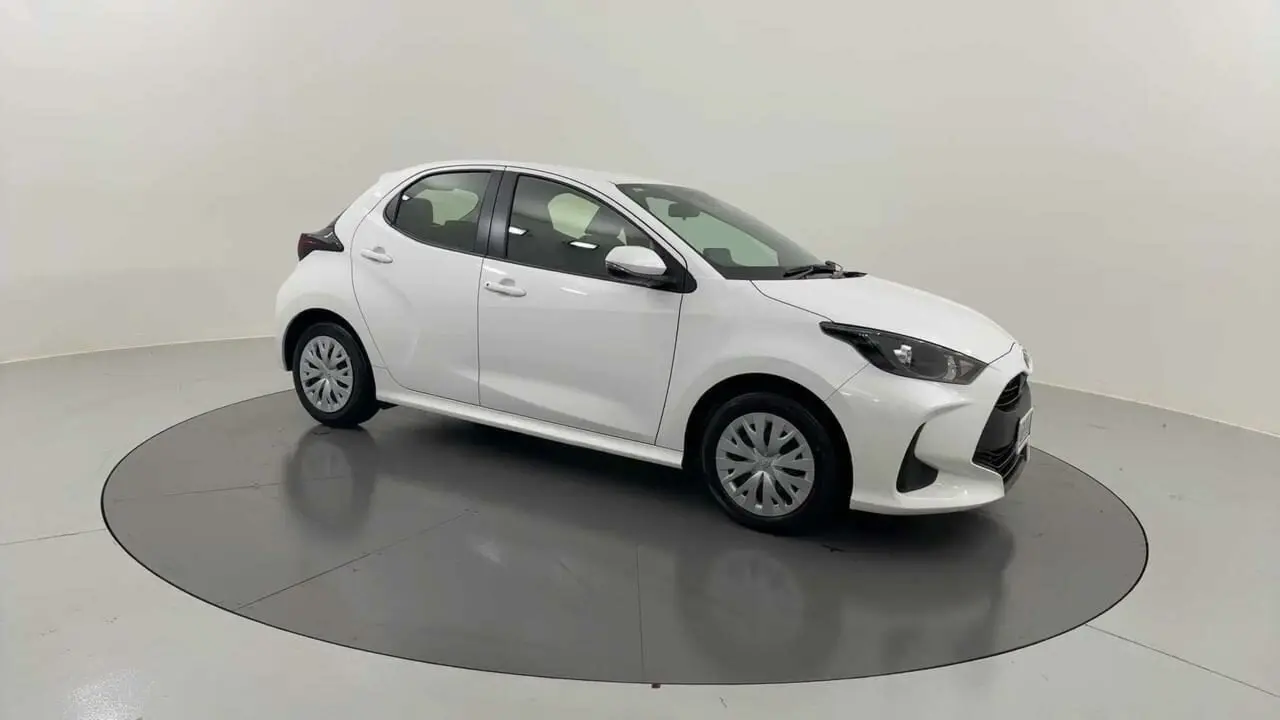 2023 Toyota Yaris Image 8