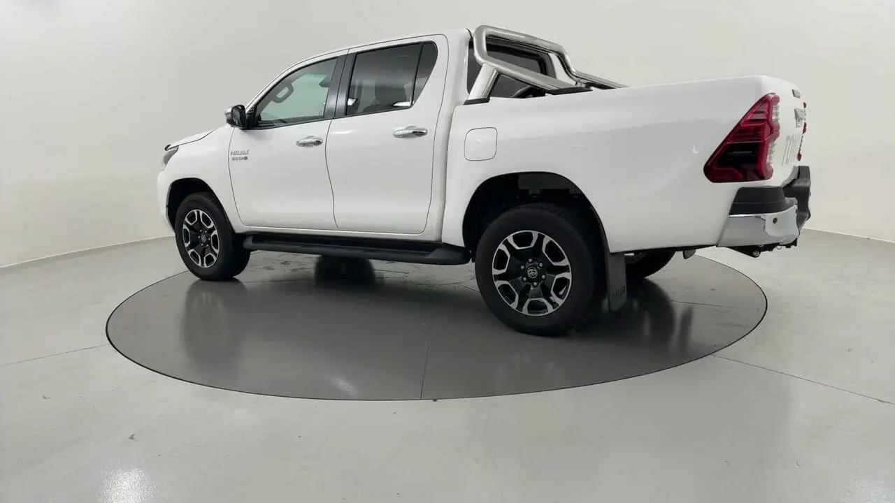 2023 Toyota Hilux Gallery Image 2