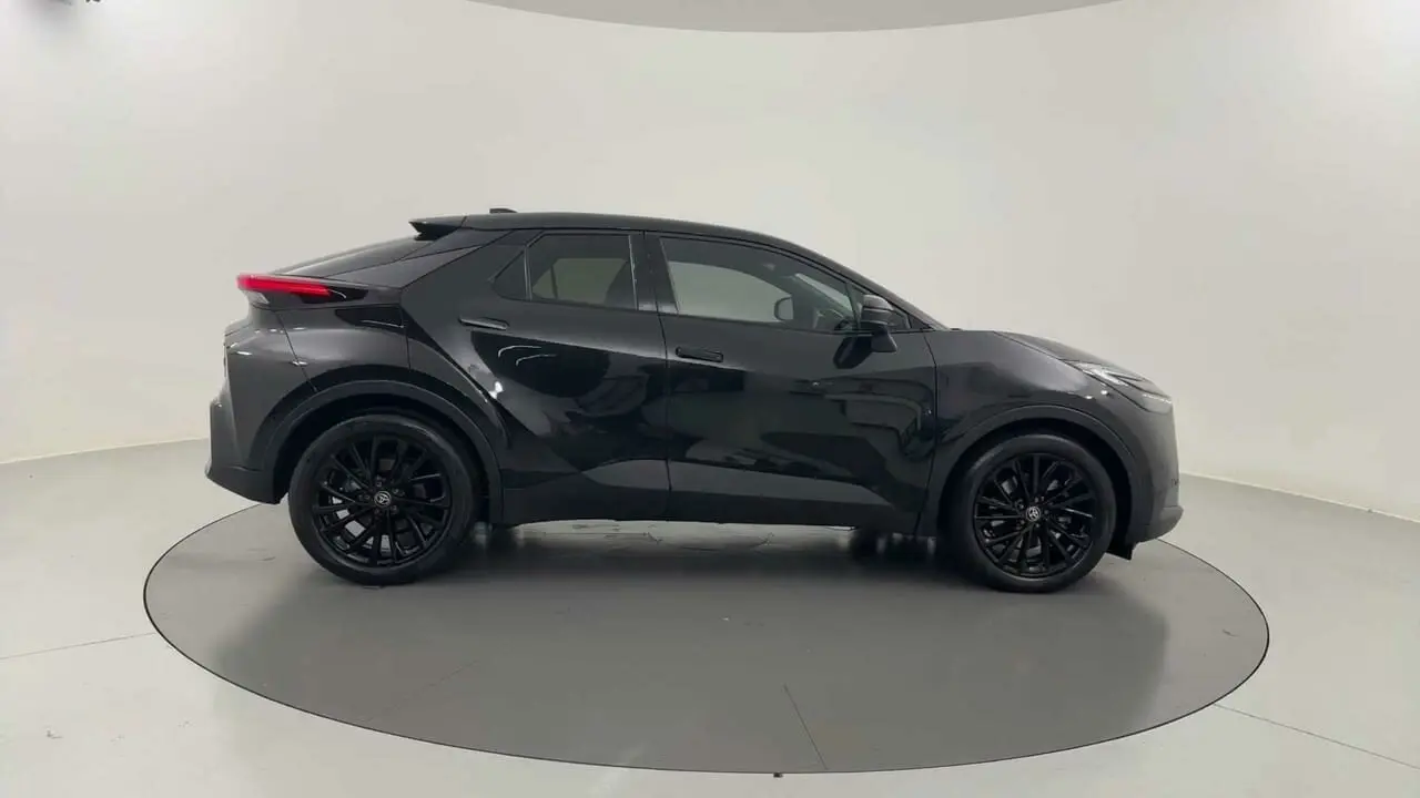 2023 Toyota C-Hr Gallery Image 5