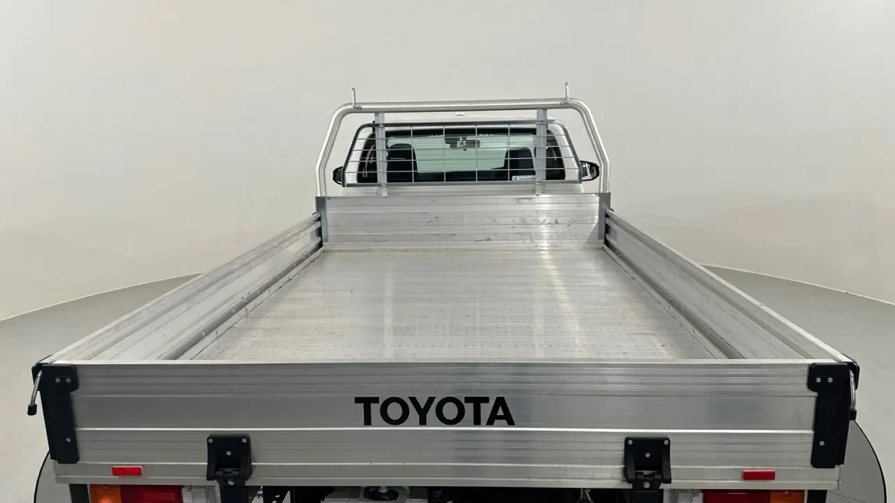 2023 Toyota Hilux Gallery Image 16