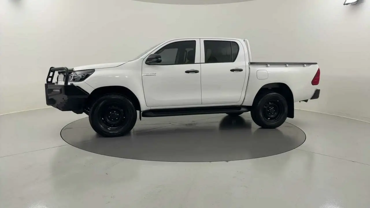 2024 Toyota Hilux Gallery Image 2