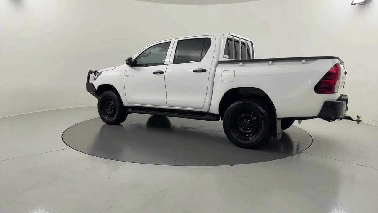 2024 Toyota Hilux Gallery Image 3