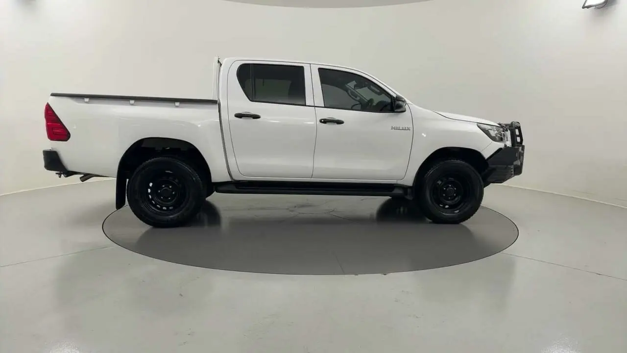 2024 Toyota Hilux Gallery Image 6