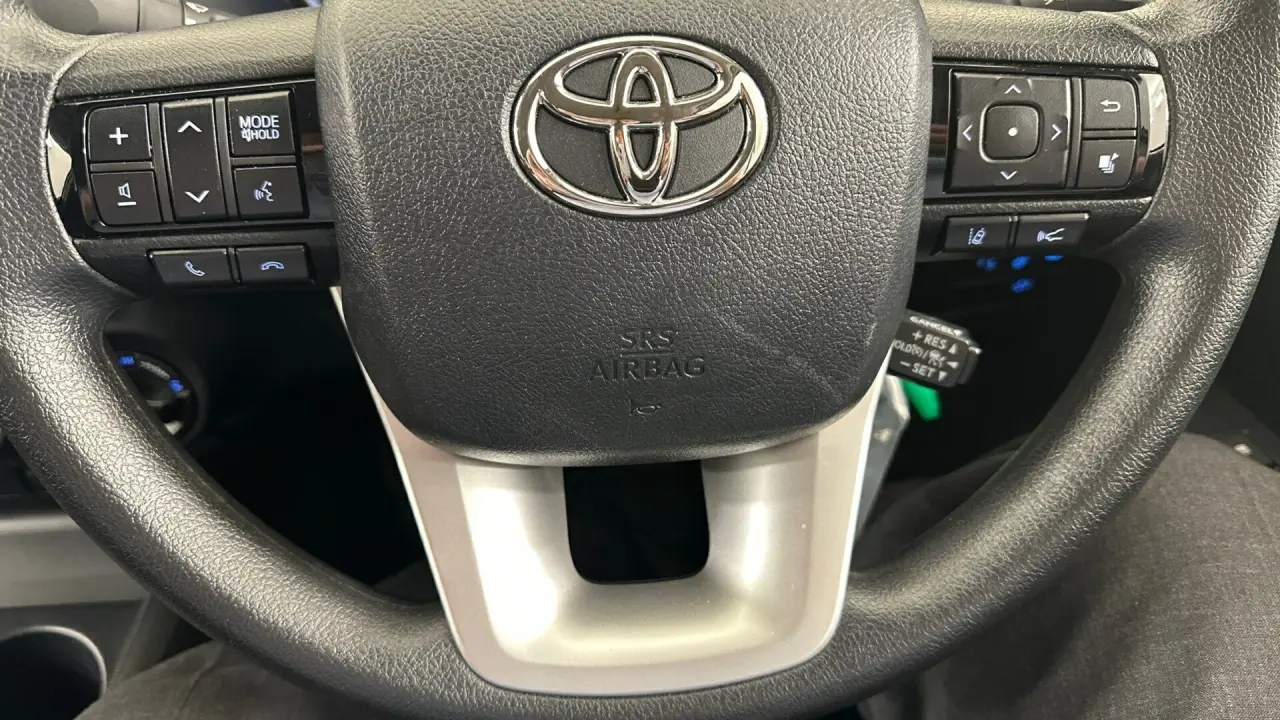 2024 Toyota Hilux Gallery Image 9