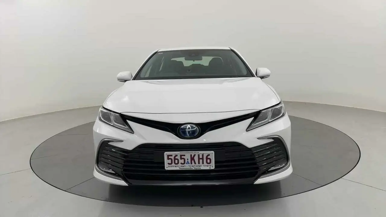 2024 Toyota Camry Gallery Image 2