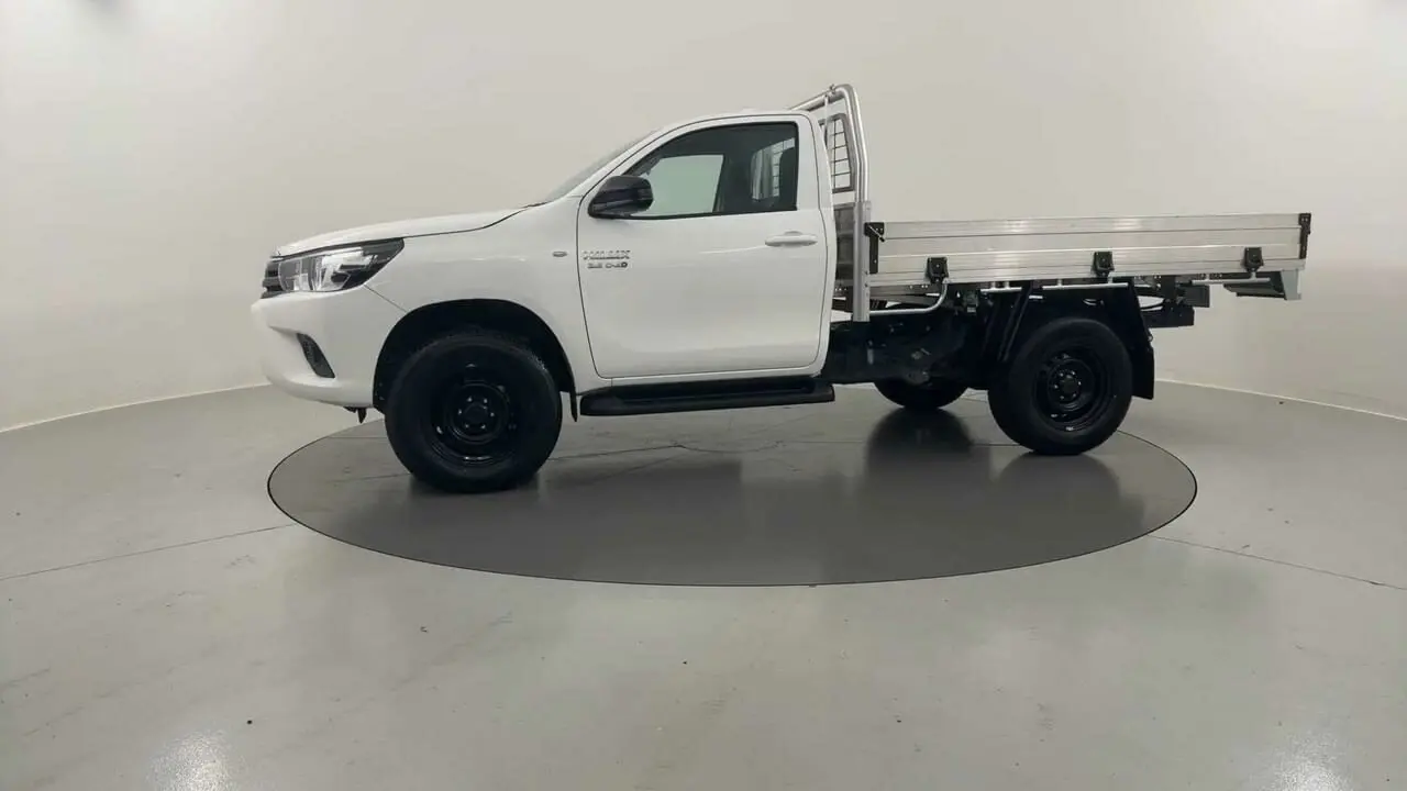 2024 Toyota Hilux Gallery Image 2