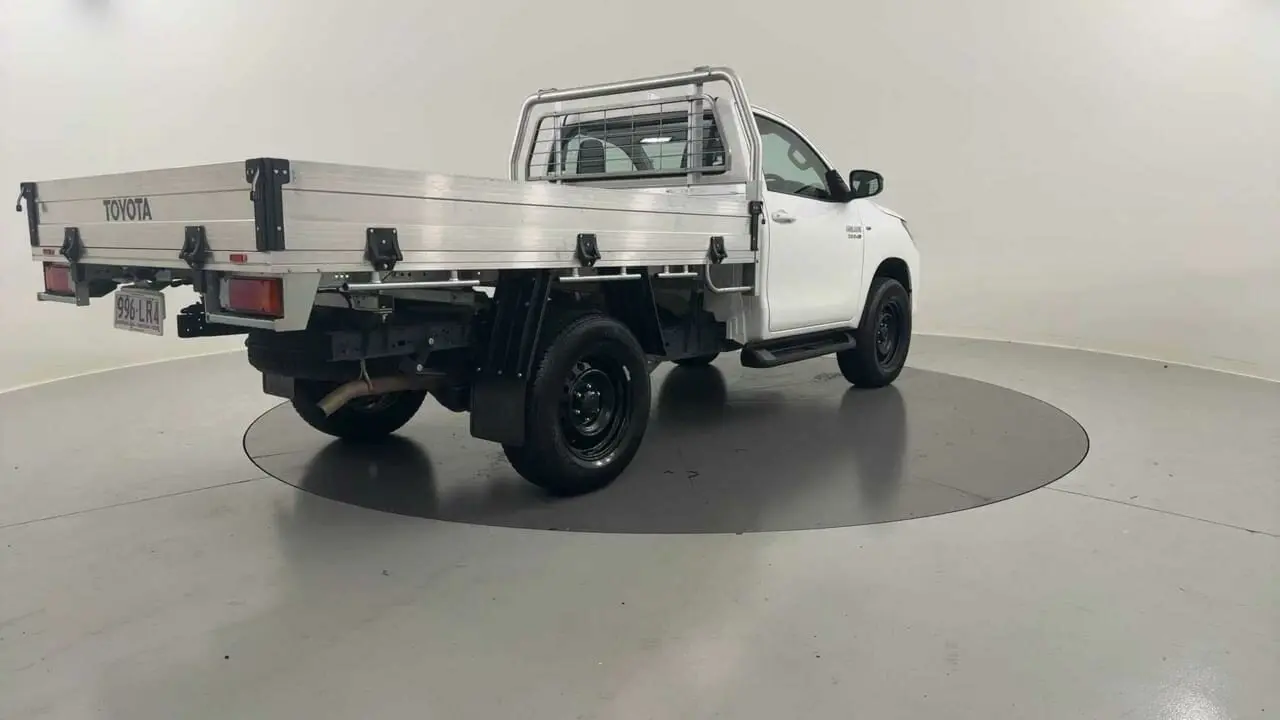 2024 Toyota Hilux Gallery Image 6