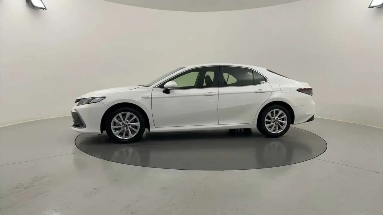 2024 Toyota Camry Gallery Image 2