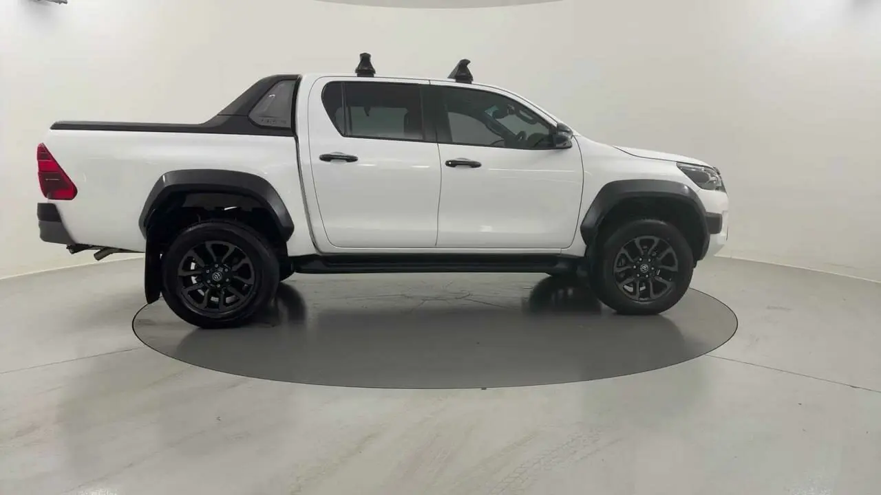 2024 Toyota Hilux Gallery Image 7