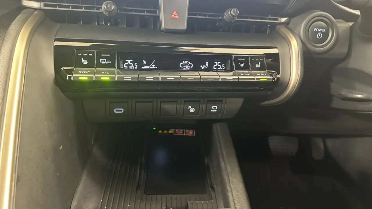 2025 Toyota C-HR Gallery Image 13