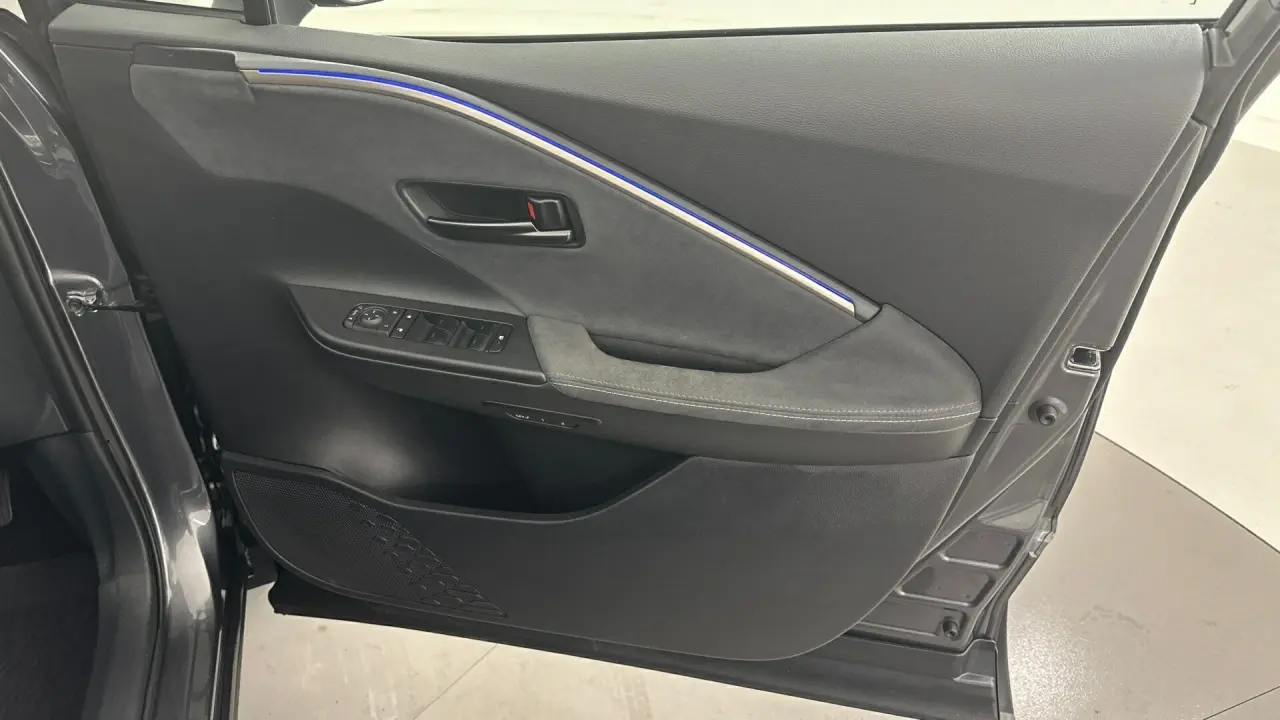 2025 Toyota C-HR Gallery Image 17
