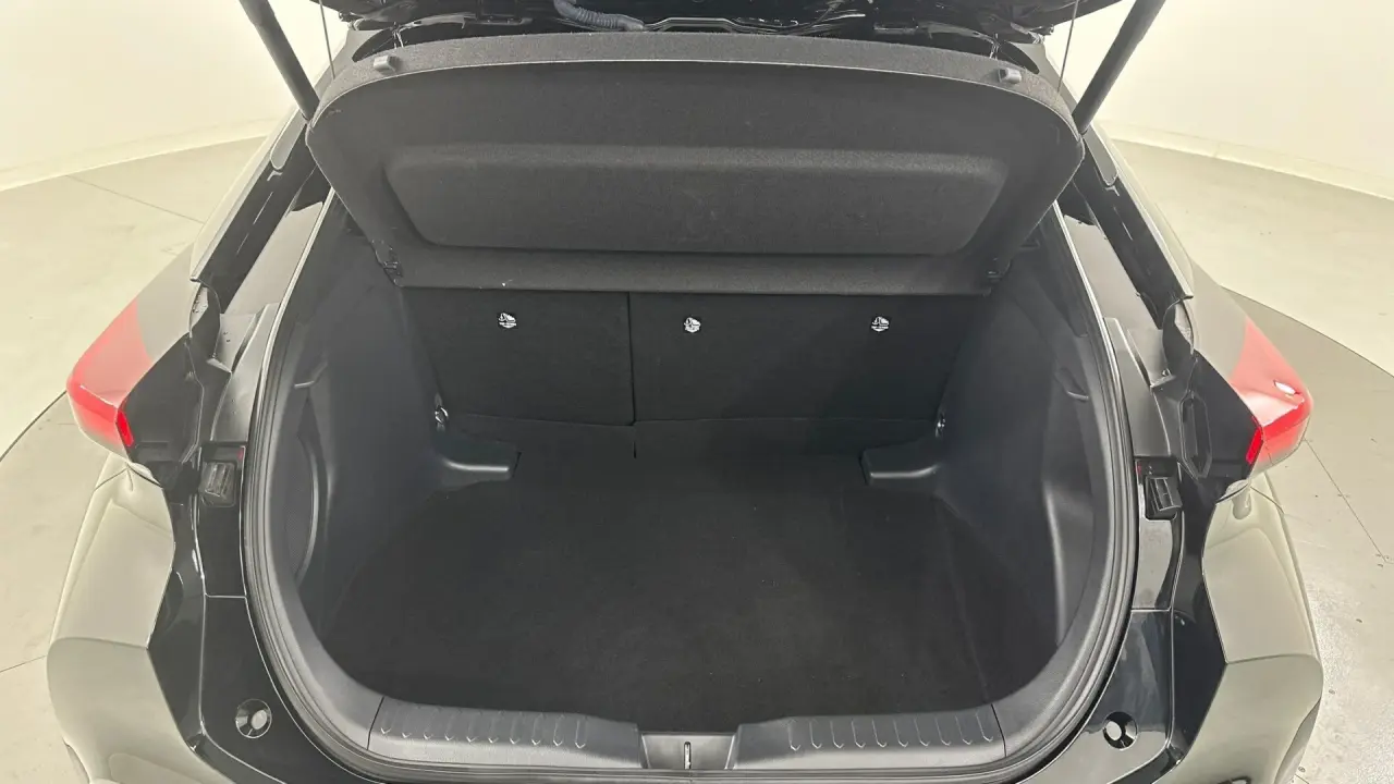 2025 Toyota C-HR Gallery Image 18