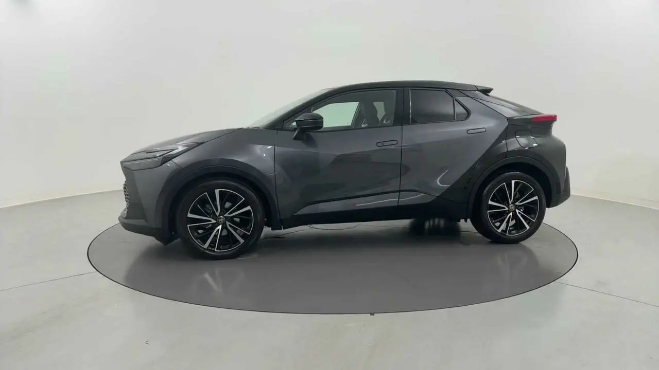 2025 Toyota C-HR Gallery Image 2
