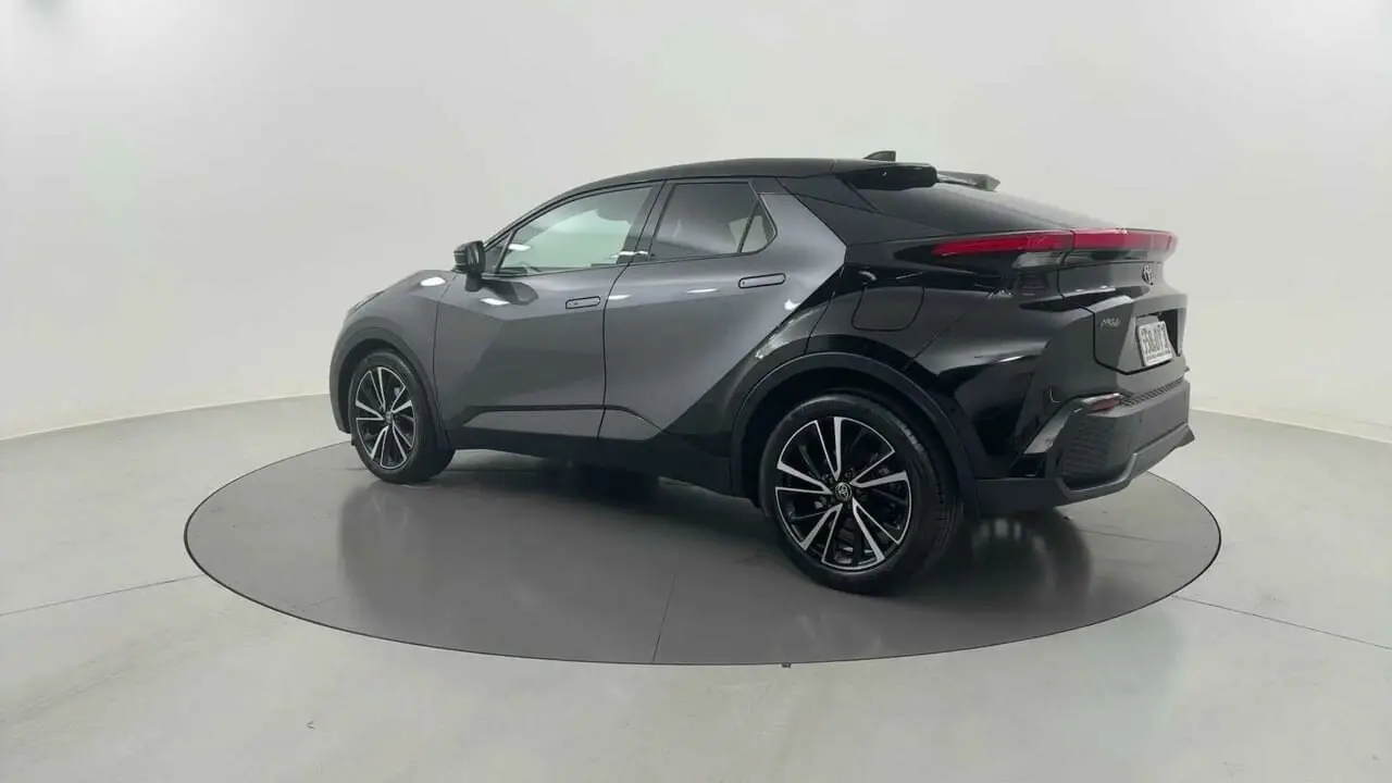 2025 Toyota C-HR Gallery Image 3