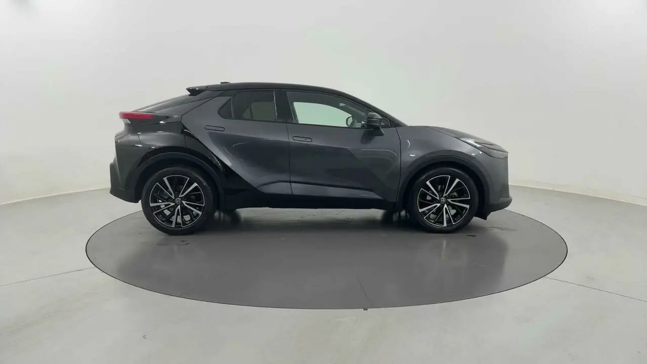 2025 Toyota C-HR Gallery Image 6
