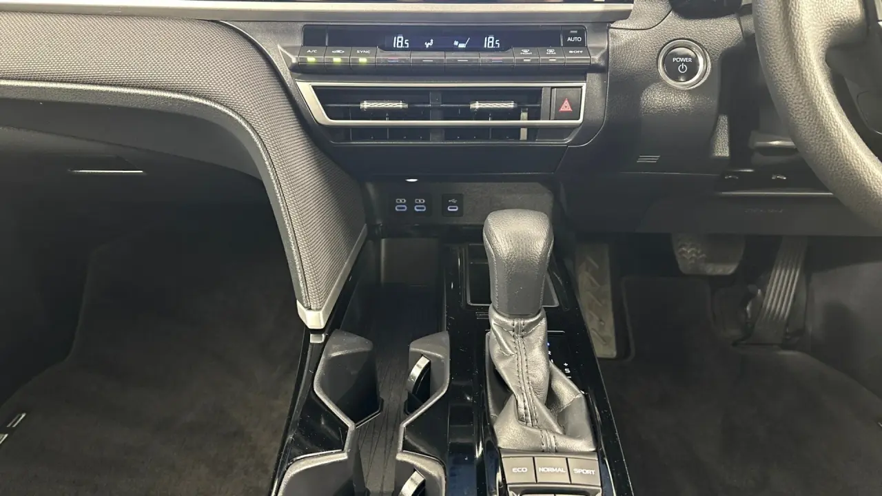 2025 Toyota Camry Gallery Image 16
