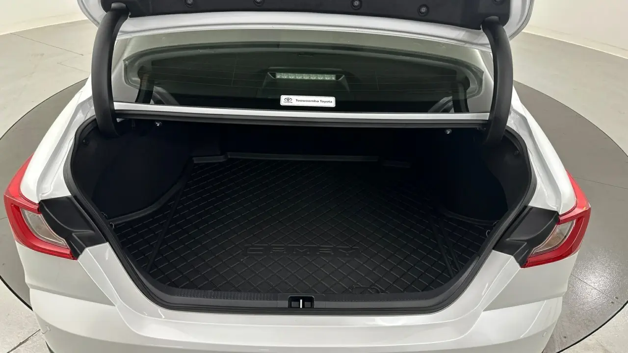2025 Toyota Camry Gallery Image 17