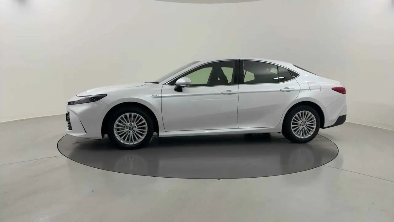 2025 Toyota Camry Gallery Image 3