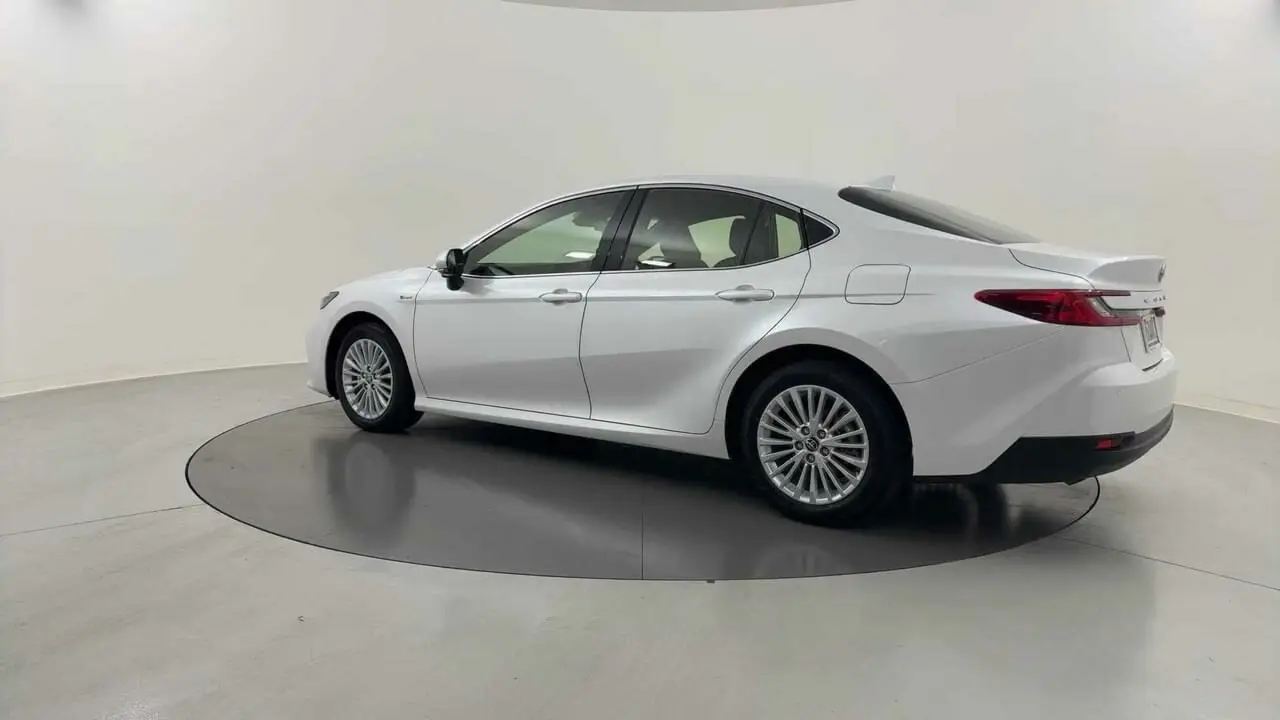 2025 Toyota Camry Gallery Image 4