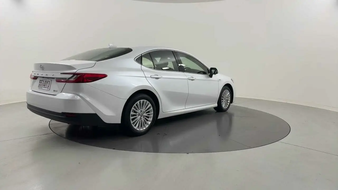 2025 Toyota Camry Gallery Image 6