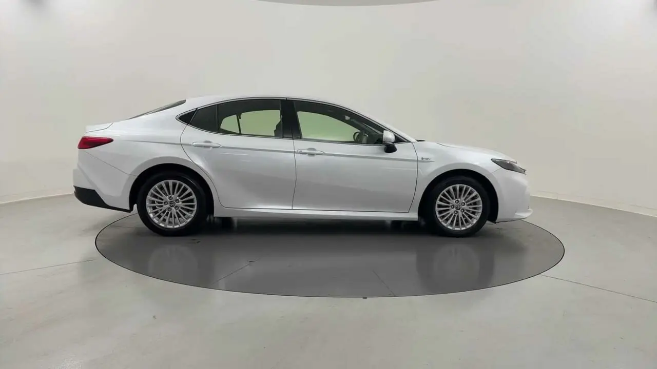 2025 Toyota Camry Gallery Image 7