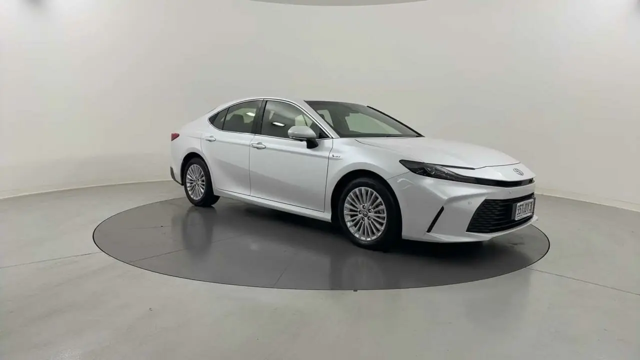 2025 Toyota Camry Gallery Image 8