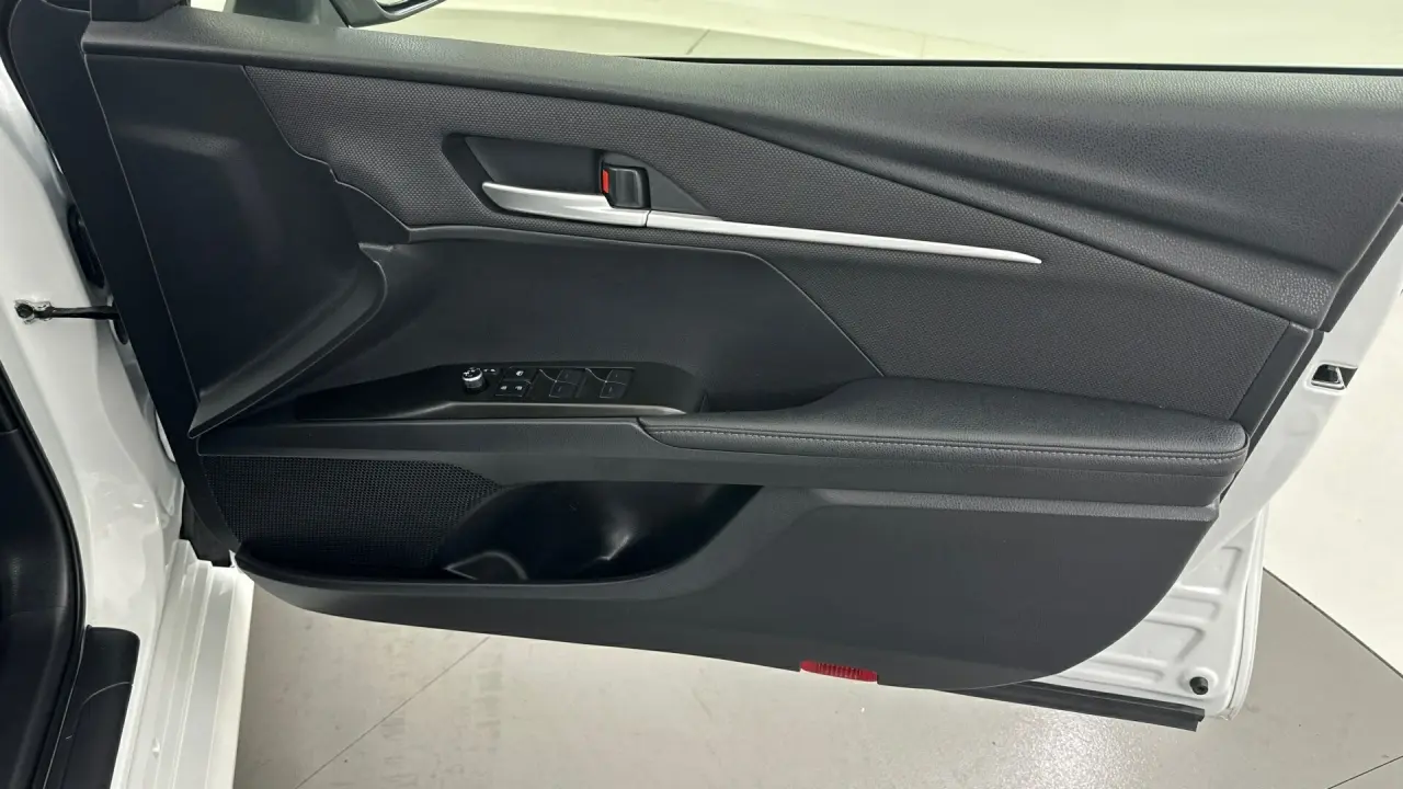 2025 Toyota Camry Gallery Image 9