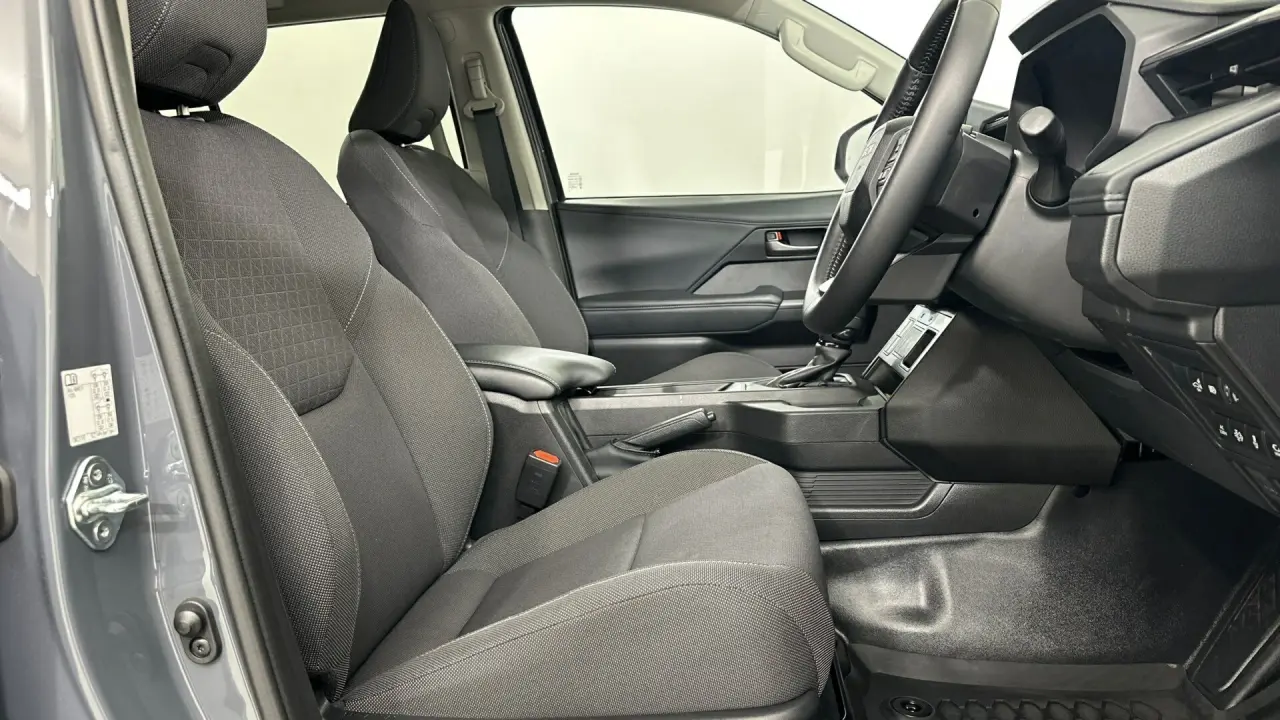 2025 Toyota Hilux Gallery Image 15