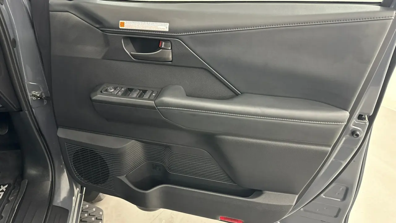 2025 Toyota Hilux Gallery Image 16