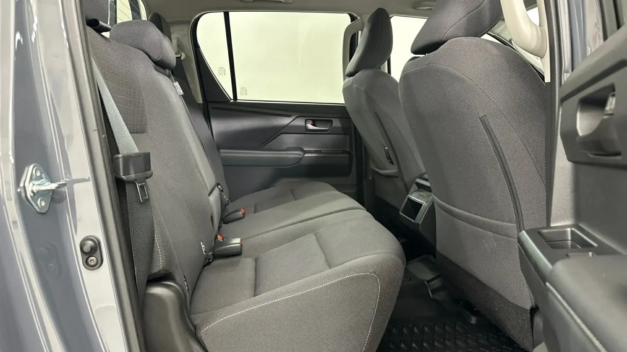 2025 Toyota Hilux Gallery Image 17