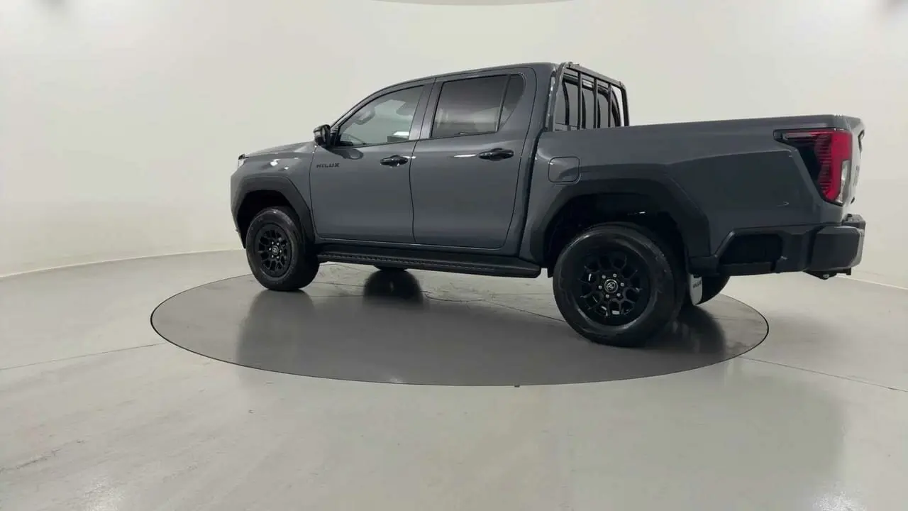 2025 Toyota Hilux Gallery Image 3