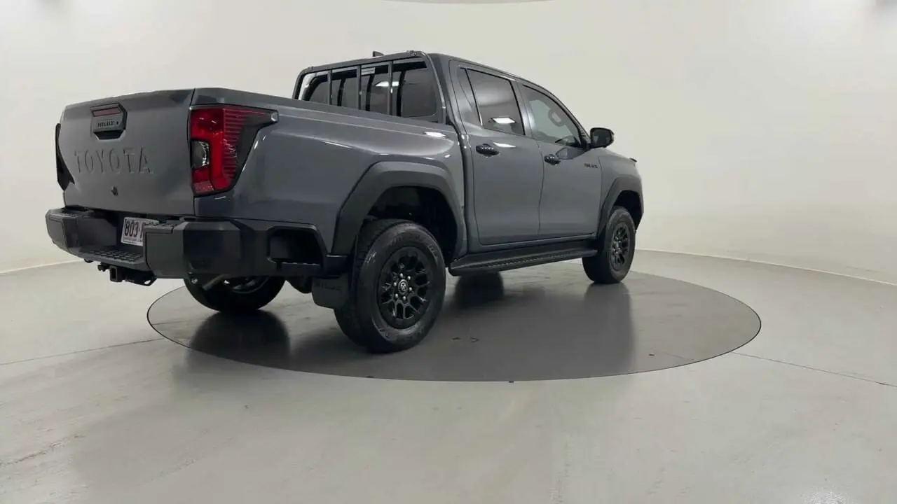2025 Toyota Hilux Gallery Image 5