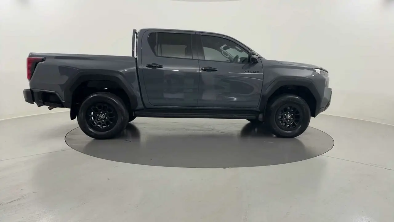 2025 Toyota Hilux Gallery Image 6