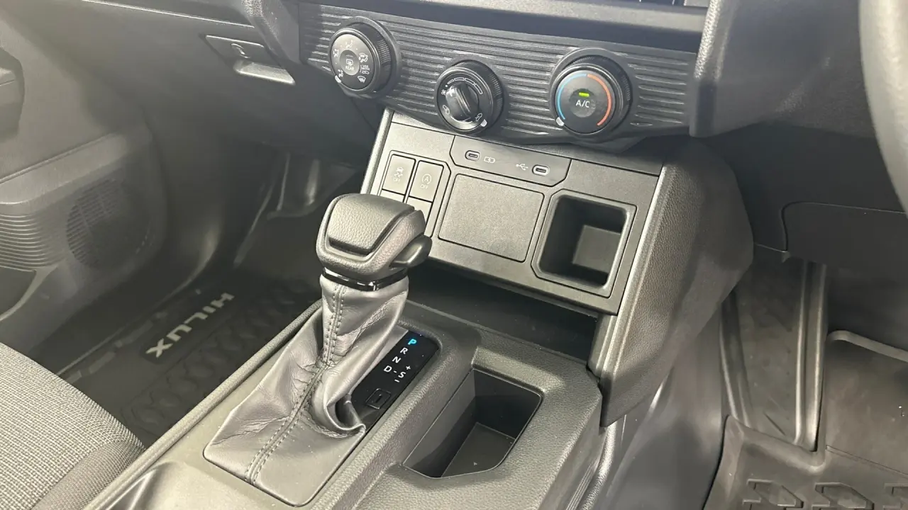 2025 Toyota Hilux Gallery Image 12