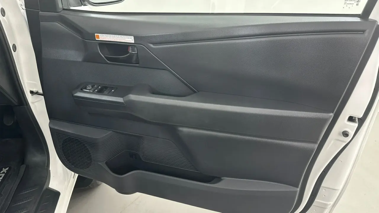 2025 Toyota Hilux Gallery Image 14
